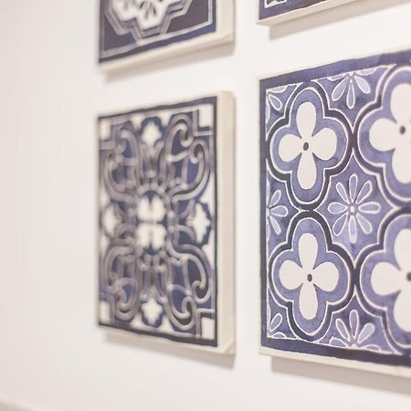 Tm Aparts Dortmund Bagian luar foto Azulejos in the interior of the hotel