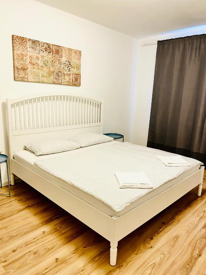 Tm Aparts Dortmund Bagian luar foto A double bed
