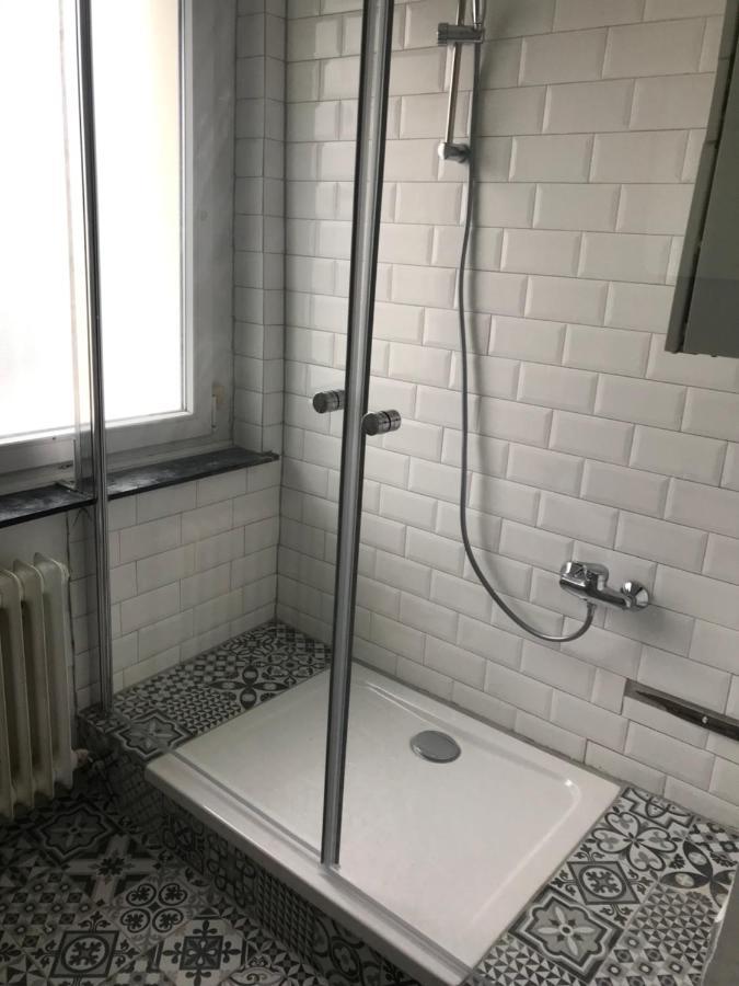 Tm Aparts Dortmund Bagian luar foto A shower