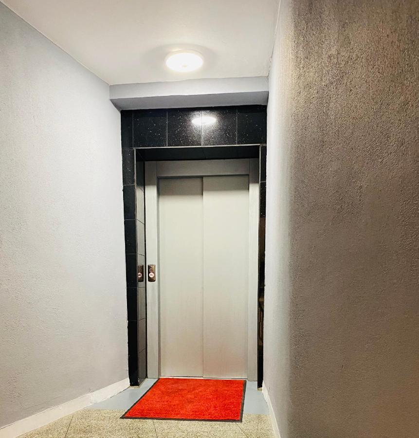 Tm Aparts Dortmund Bagian luar foto A typical elevator in a residential building