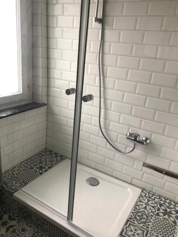 Tm Aparts Dortmund Bagian luar foto A shower