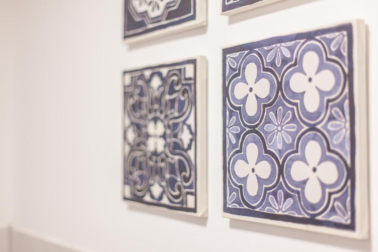 Tm Aparts Dortmund Bagian luar foto Azulejos in the interior of the hotel